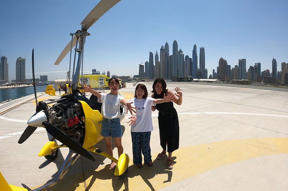 Family enjoying Gyrocopter flight in Dubai