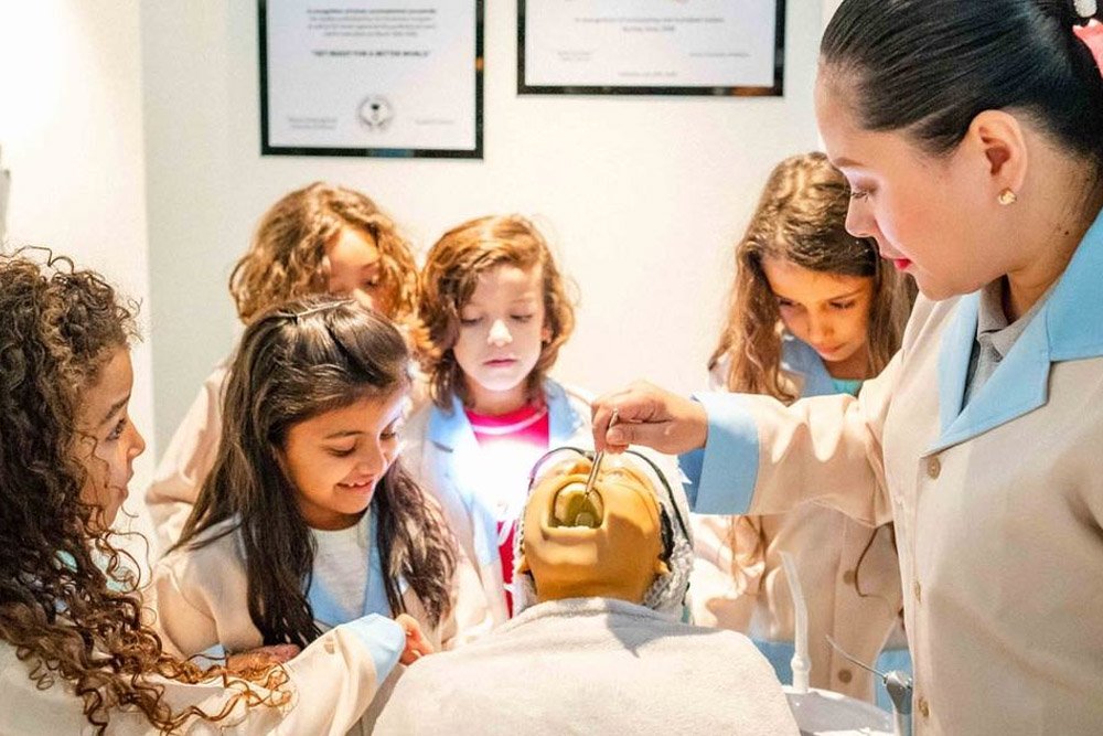 Dentist roleplay taken up by kids