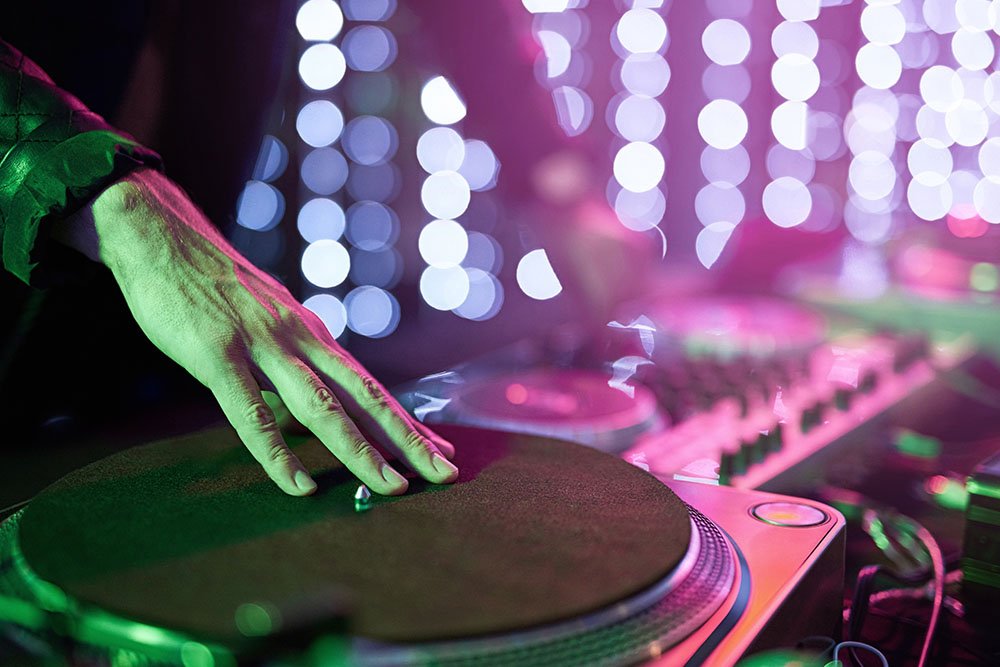 Enjoy live DJ at New Year Drive the Thrill Camp Dubai
