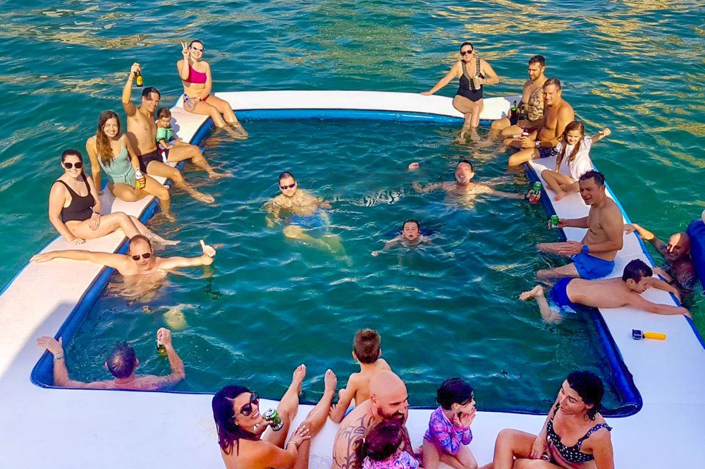 Full enjoy Yacht Pool